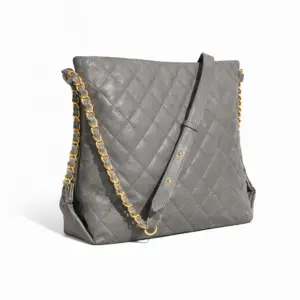 Bolso tote bag acolchado gris con cadenas inspiración Chanel