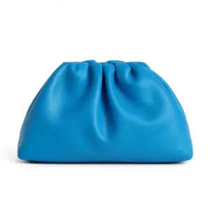 Bolso pouch de piel azul turquesa